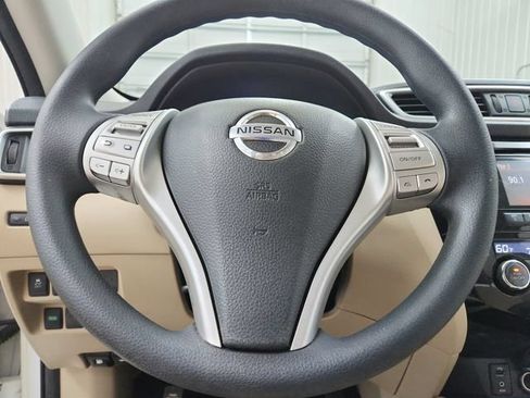 Used 2016 Nissan Rogue SV FWD image 22
