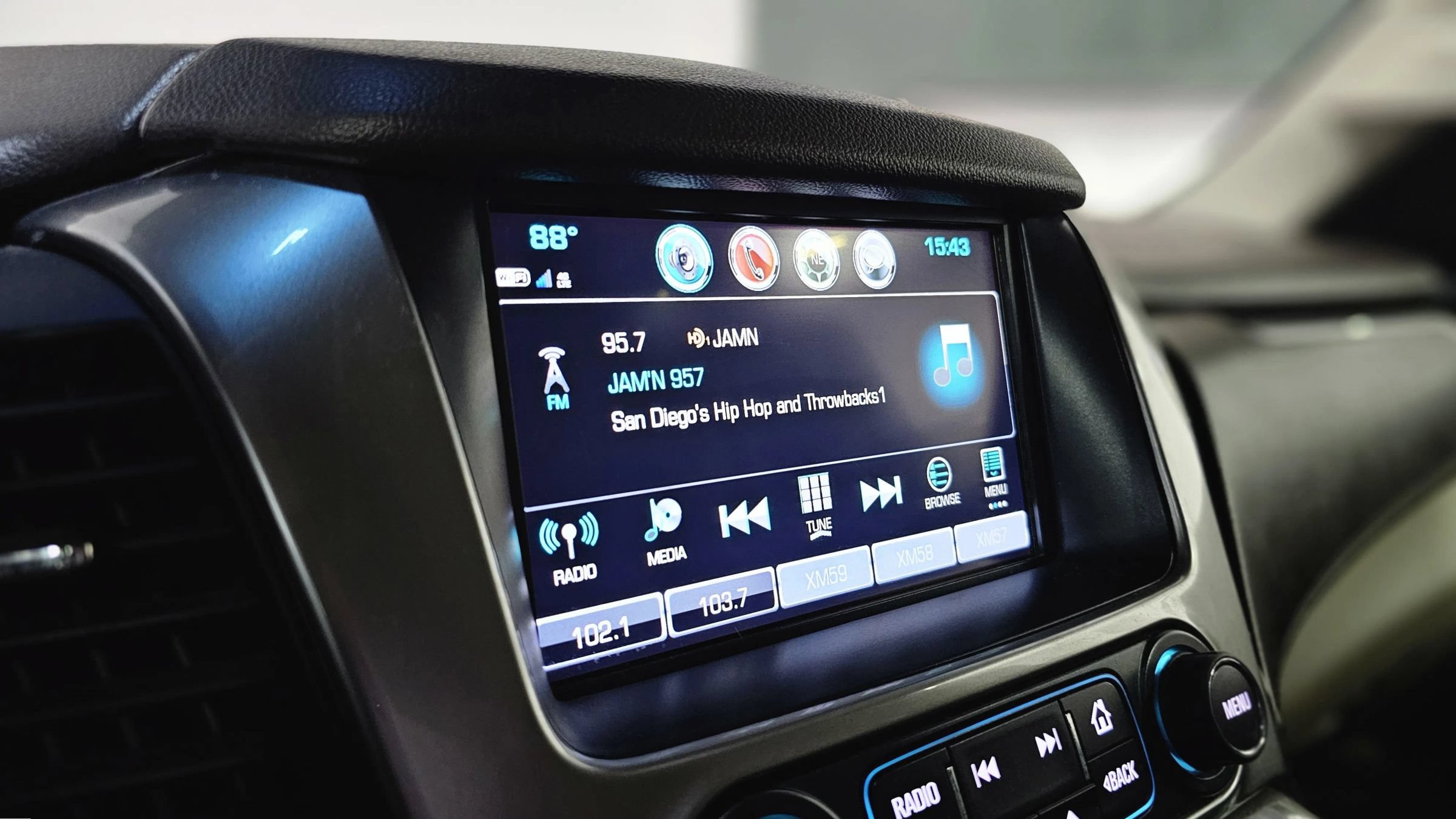 Used 2018 Chevrolet Suburban LT AWD/4WD image 40