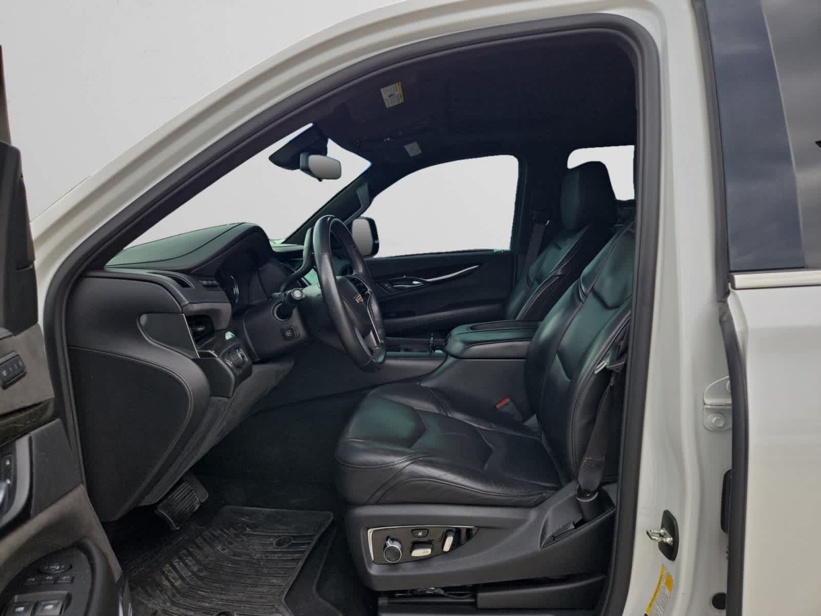 Used 2018 Cadillac Escalade Platinum RWD image 9