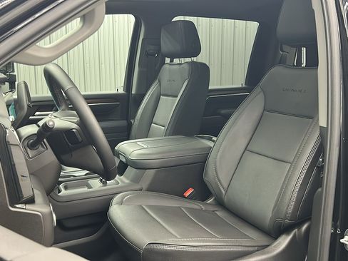 Used 2025 GMC Sierra 3500 Denali w/ Denali Reserve Package image 34