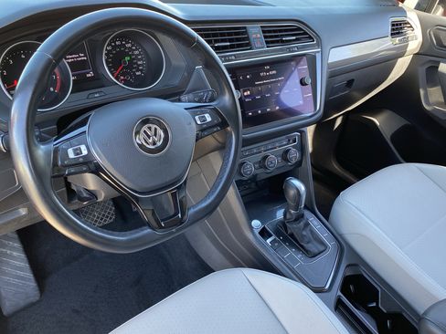 Used 2019 Volkswagen Tiguan SE image 18