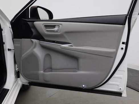 Used 2017 Toyota Camry SE FWD image 30