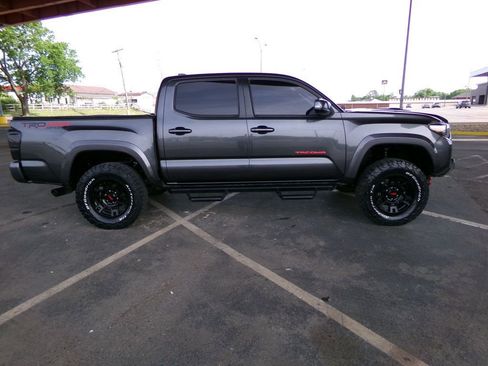 Used 2020 Toyota Tacoma TRD Sport image 2