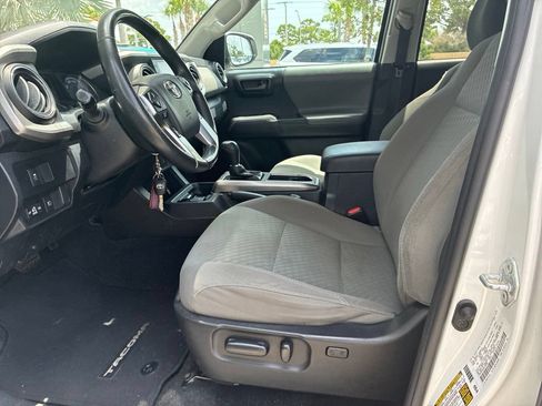Used 2021 Toyota Tacoma SR5 RWD image 5
