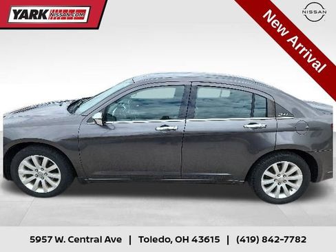 Used 2014 Chrysler 200 Limited FWD image 1