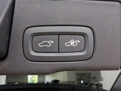 Used 2024 Volvo XC60 B5 Ultimate AWD/4WD image 21