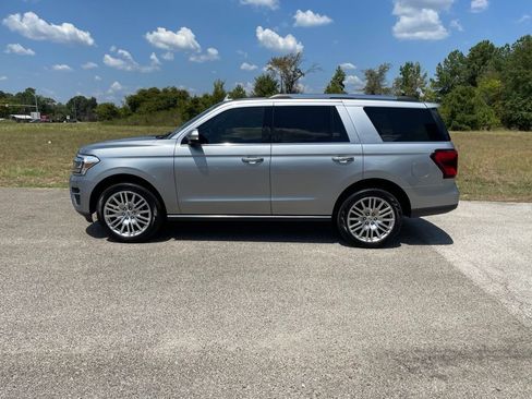 Used 2024 Ford Expedition Limited AWD/4WD image 2