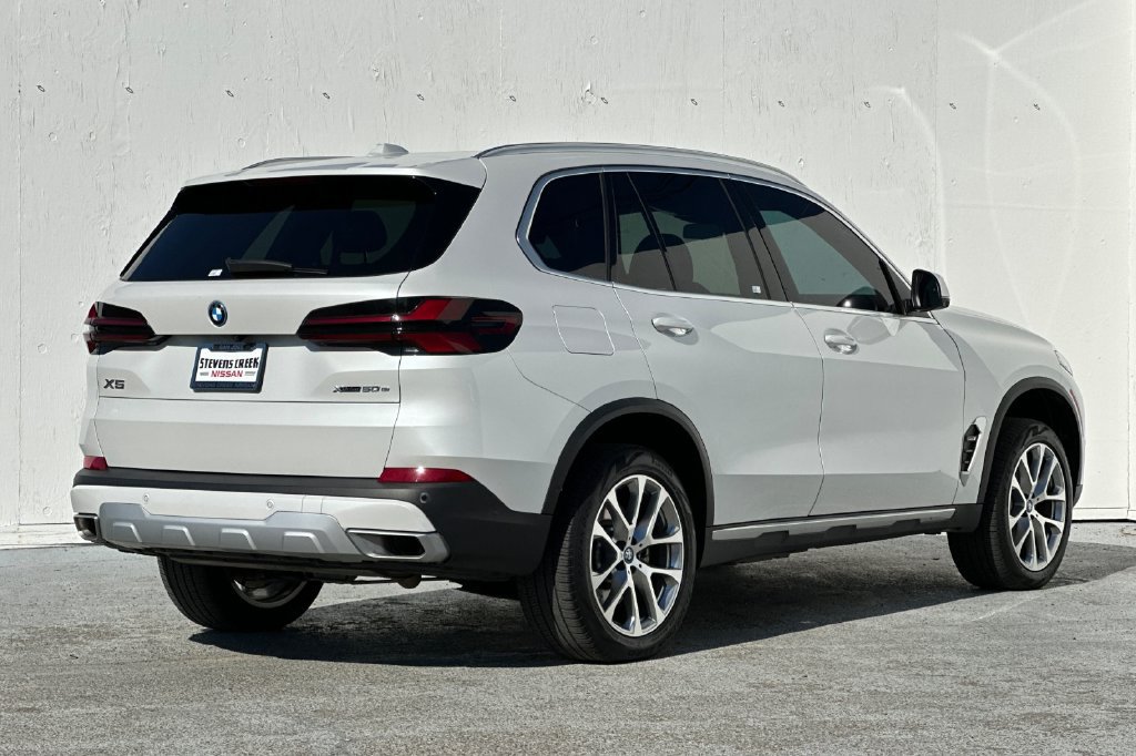 Used 2024 BMW X5 xDrive50e w/ Premium Package AWD/4WD image 3