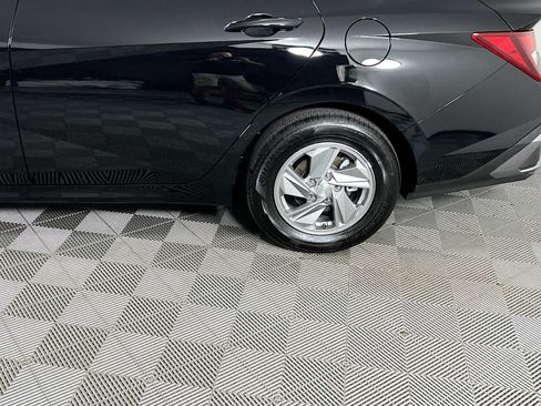 Certified 2025 Hyundai Elantra SE FWD image 30