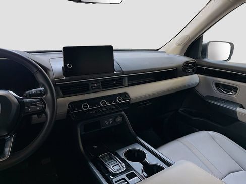 Used 2024 Honda Pilot Touring image 25