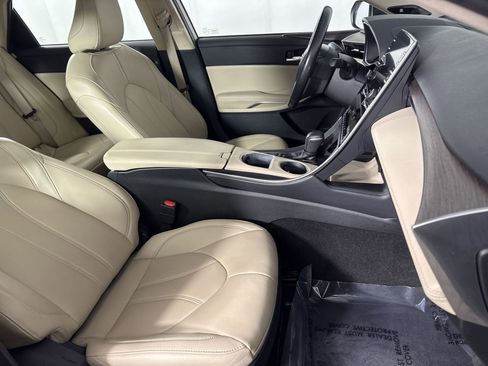 Used 2019 Toyota Avalon XLE image 34