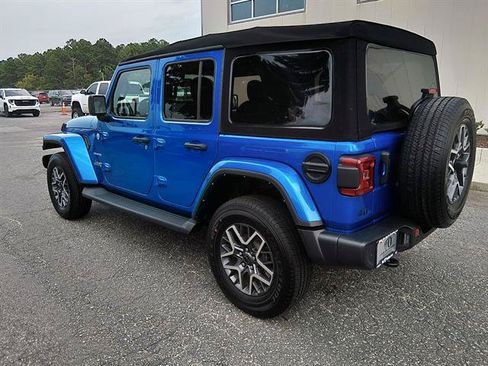 Certified 2024 Jeep Wrangler Unlimited Sahara w/ Technology Group AWD/4WD image 5