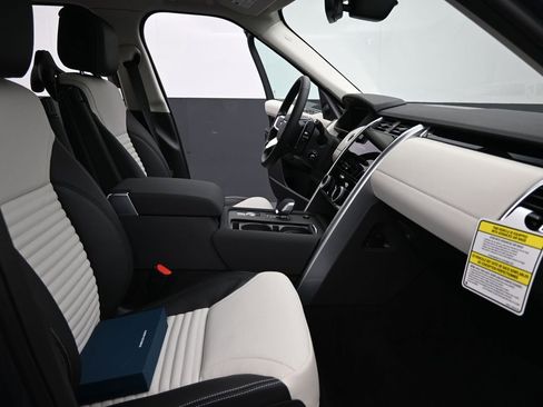 New 2026 Land Rover Discovery S AWD/4WD image 5