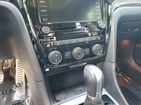 Used 2020 Volkswagen Passat 2.0T R-Line image 23