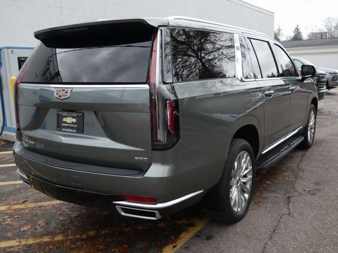 Used 2023 Cadillac Escalade ESV Premium Luxury image 7