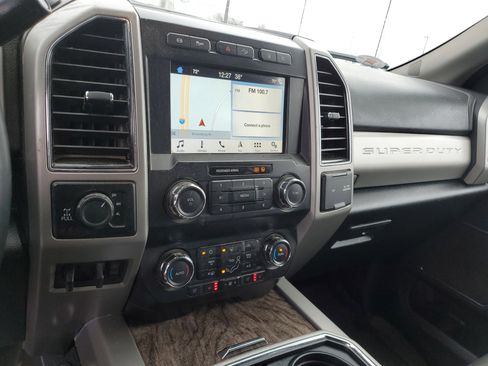 Used 2019 Ford F350 Lariat image 25