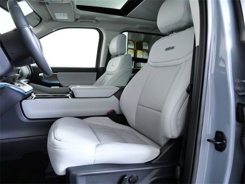 Certified 2025 Ford Expedition Platinum w/ Driver's Package image 19