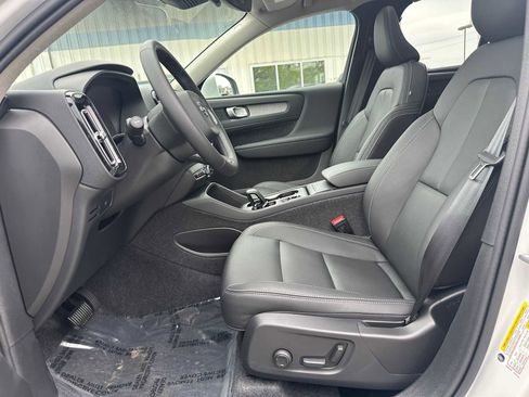 Used 2025 Volvo XC40 B5 Core w/ Protection Package Premier AWD/4WD image 19