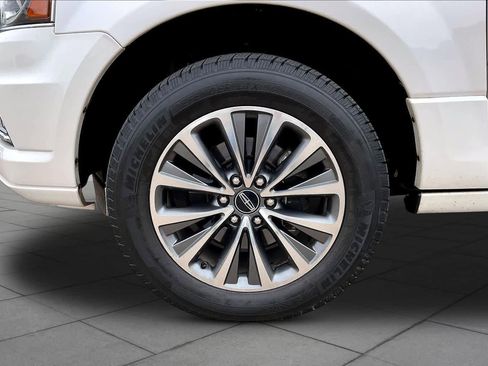Used 2017 Lincoln Navigator Select AWD/4WD image 11