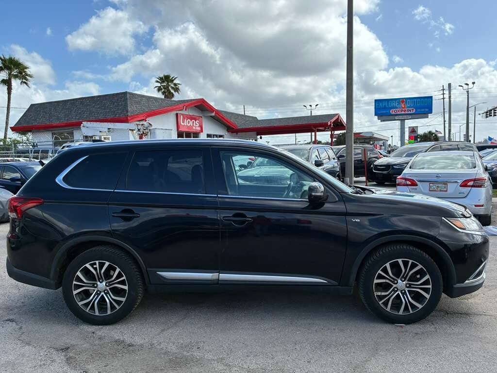 Used 2017 Mitsubishi Outlander GT AWD/4WD image 8