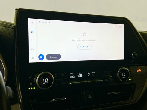 Used 2023 Toyota Highlander FWD image 22