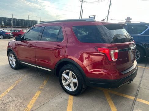 Used 2019 Ford Explorer XLT w/ Equipment Group 202A FWD image 5