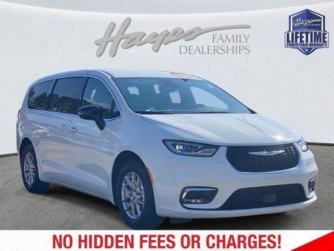 New 2026 Chrysler Pacifica Select image 2