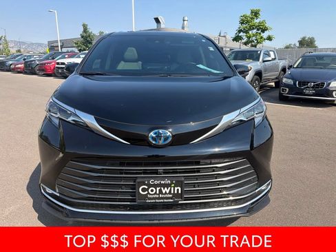 Used 2025 Toyota Sienna Platinum AWD/4WD image 2