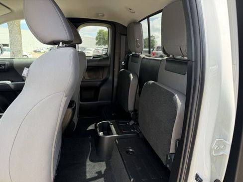 Certified 2022 Toyota Tacoma SR5 AWD/4WD image 24