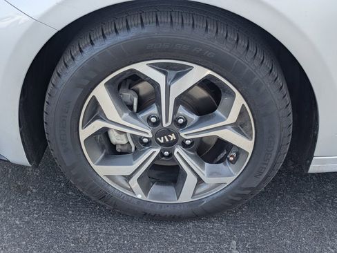 Used 2021 Kia Forte LXS FWD image 13