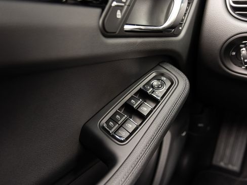 Certified 2026 Porsche Macan AWD/4WD image 21