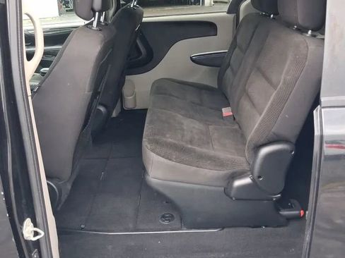 Used 2018 Dodge Grand Caravan SE w/ UConnect Hands-Free Group FWD image 18
