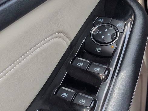 Used 2020 Ford Edge Titanium FWD image 23