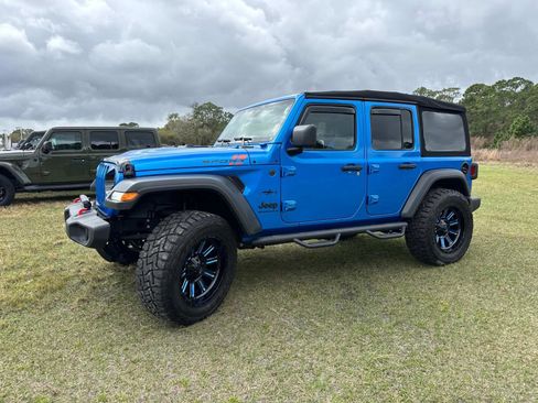 Used 2024 Jeep Wrangler Sport S image 7