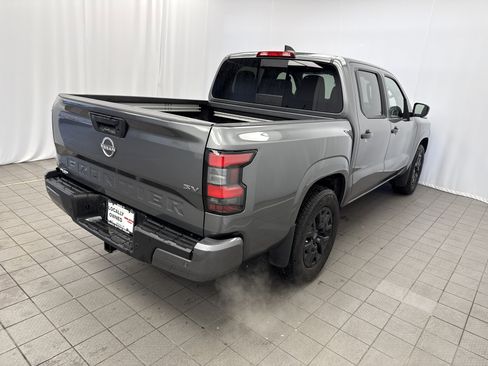 Used 2024 Nissan Frontier SV w/ SV Convenience Package image 4