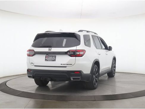 Used 2025 Honda Pilot Black Edition image 7