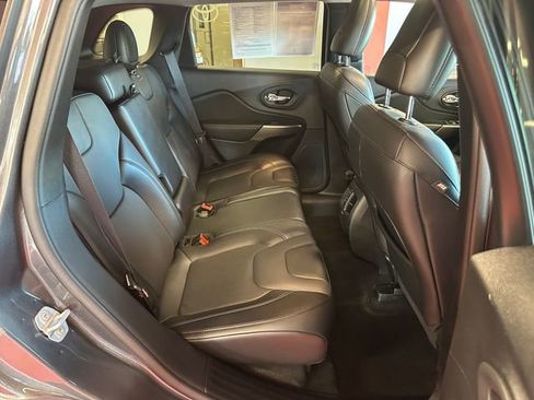 Used 2022 Jeep Cherokee Limited AWD/4WD image 15