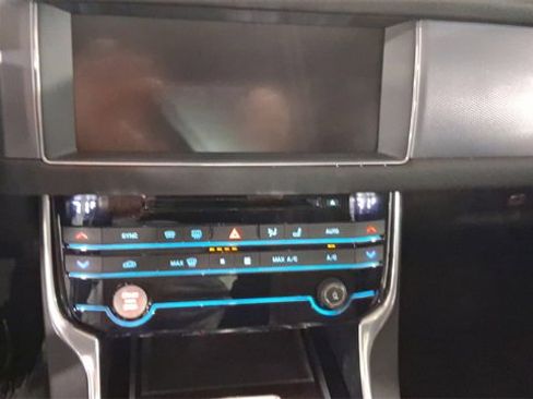 Used 2018 Jaguar XF R-Sport image 11