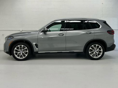 Used 2025 BMW X5 xDrive40i w/ Parking Assistance Package AWD/4WD image 3