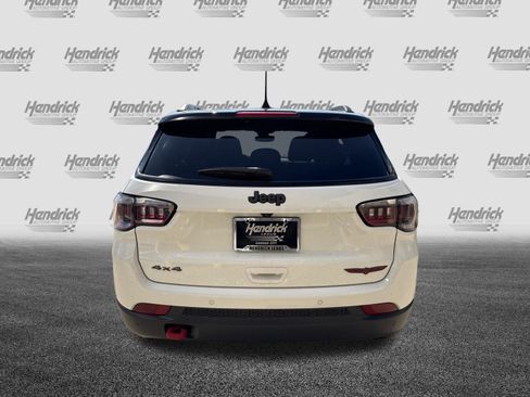 Used 2025 Jeep Compass Trailhawk AWD/4WD image 9