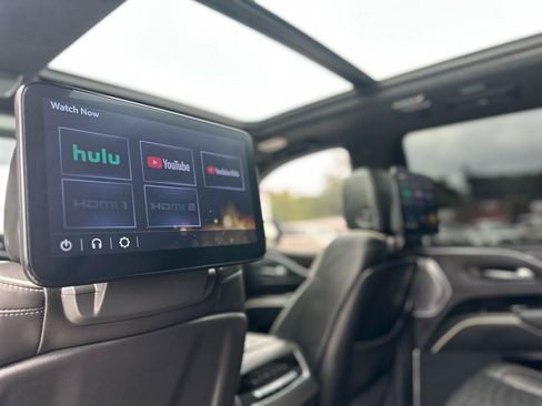 Used 2022 Cadillac Escalade Sport Platinum AWD/4WD image 16