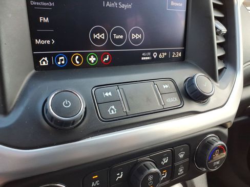 Used 2023 GMC Acadia SLE FWD image 17