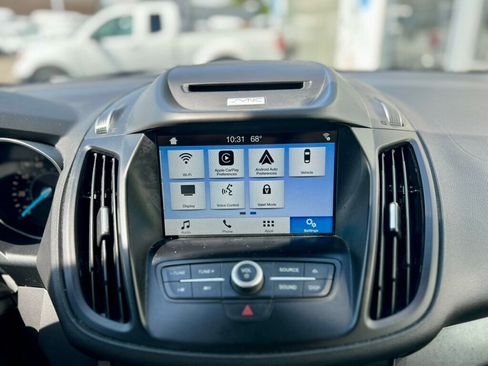 Used 2017 Ford Escape SE w/ Equipment Group 201A FWD image 25