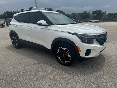 Certified 2024 Kia Seltos EX FWD image 1