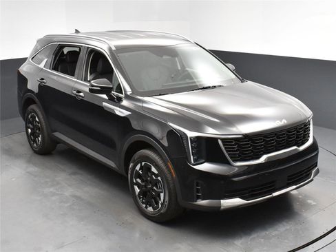 Used 2025 Kia Sorento S image 7