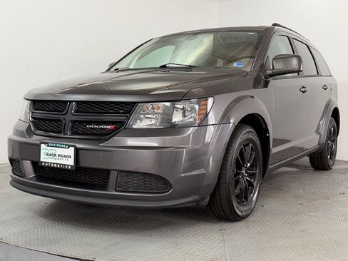 Used 2020 Dodge Journey SE w/ SE Popular Equipment Group FWD image 3