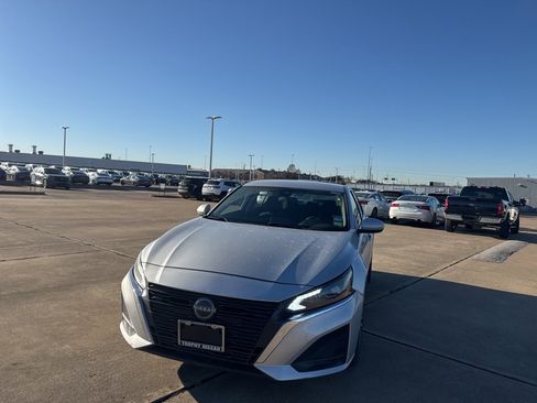 Certified 2023 Nissan Altima 2.5 SV image 6