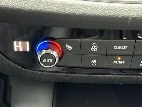 Used 2020 Buick Enclave Essence w/ LPO, Luxury Package image 23