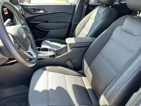 Used 2025 Chevrolet Trax LT w/ Driver Confidence Package image 24