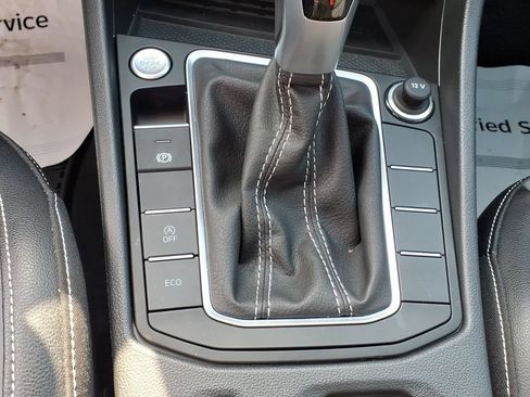 Used 2025 Volkswagen Jetta SE FWD image 23
